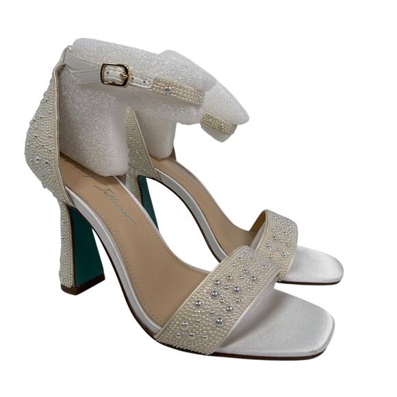Betsey Johnson Sandals Dani Pearl Womens 7.5 M  Ivory Spool Heel Ankle Buckle - Picture 1 of 10